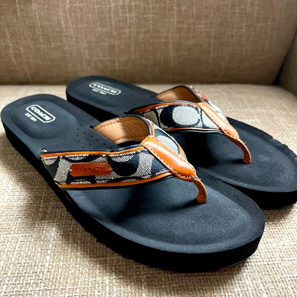 Coach 9.5  sandals EXCELLENT condition